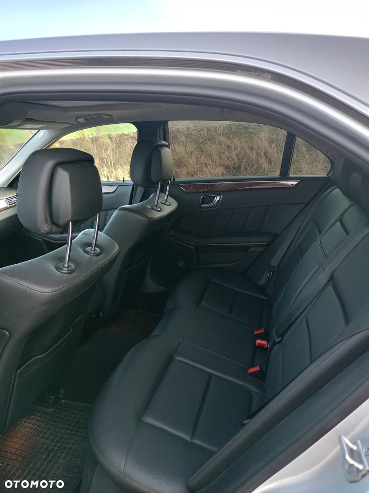 Mercedes-Benz Klasa E 350 4Matic 7G-TRONIC - 17