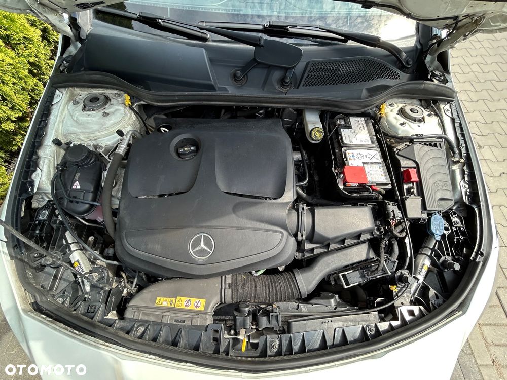 Mercedes-Benz CLA 200 7G-DCT AMG Line - 14