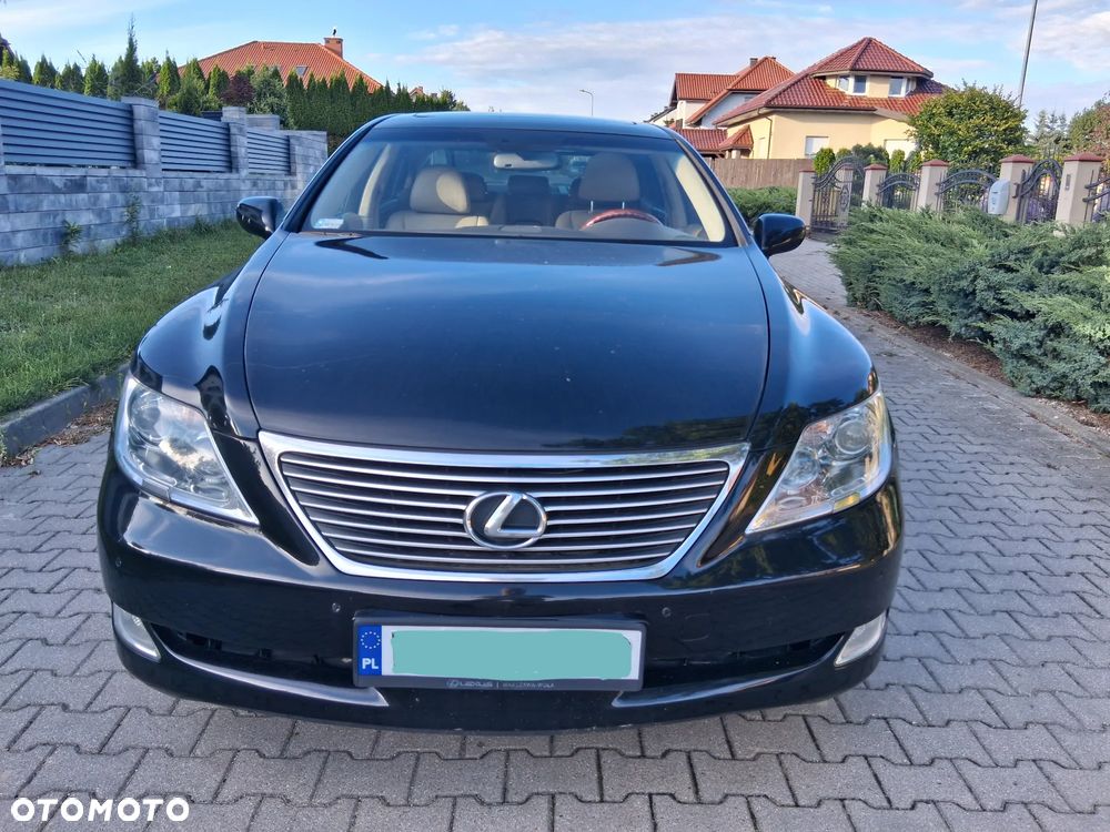 Lexus LS - 21
