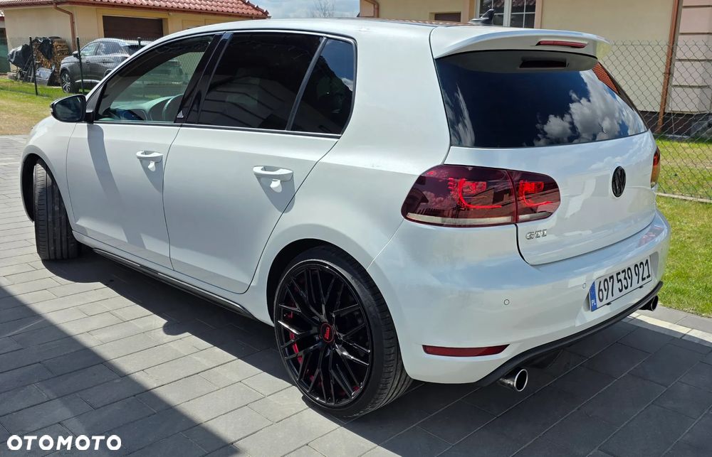 Volkswagen Golf 2.0 GTI DSG adidas - 8