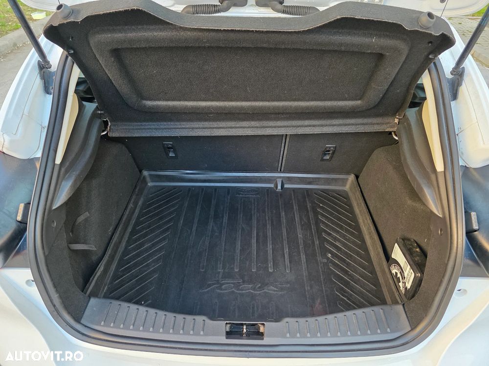 Ford Focus 1.0 EcoBoost MHEV ST-Line - 11