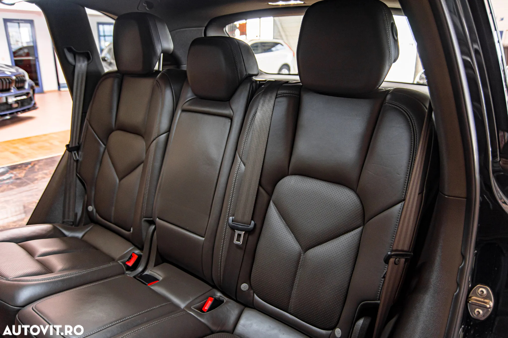 Porsche Cayenne 3.0 L - 7
