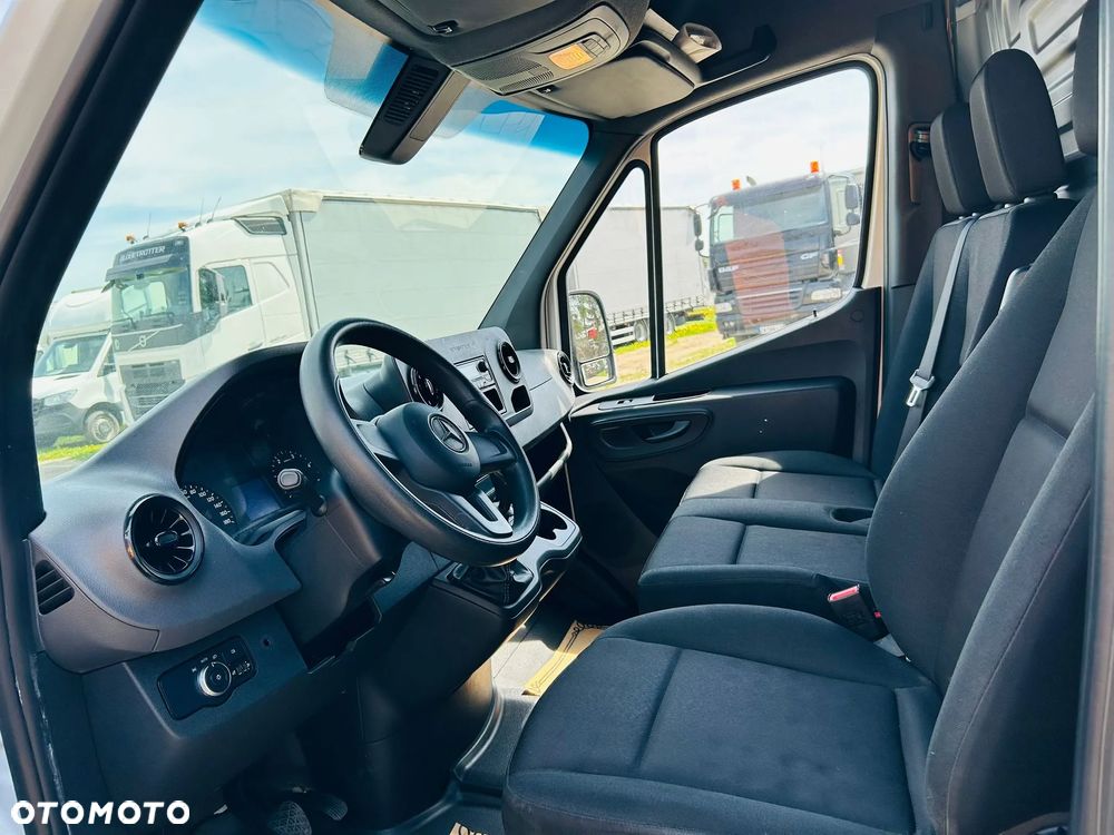 Mercedes-Benz Sprinter - 17