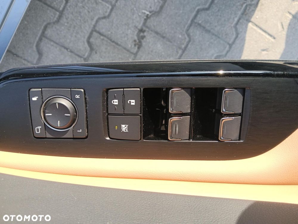 Lexus ES 300h Business Edition - 13
