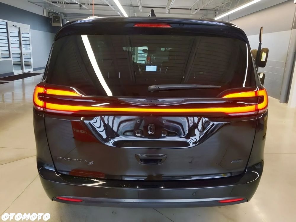 Chrysler Pacifica - 7