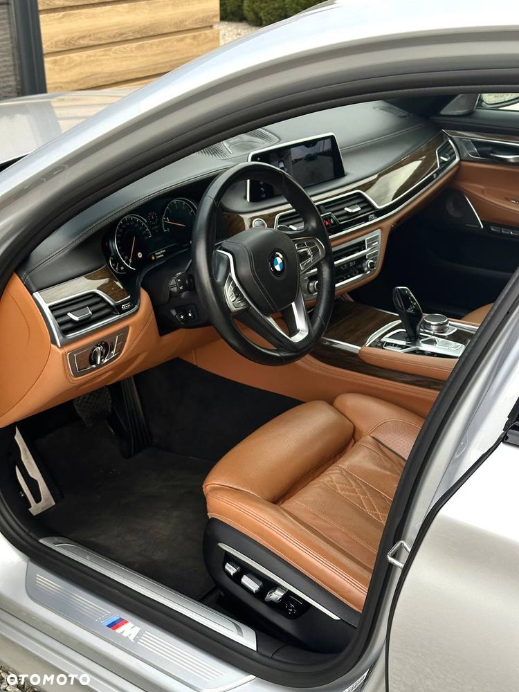 BMW Seria 7 750Li xDrive - 15