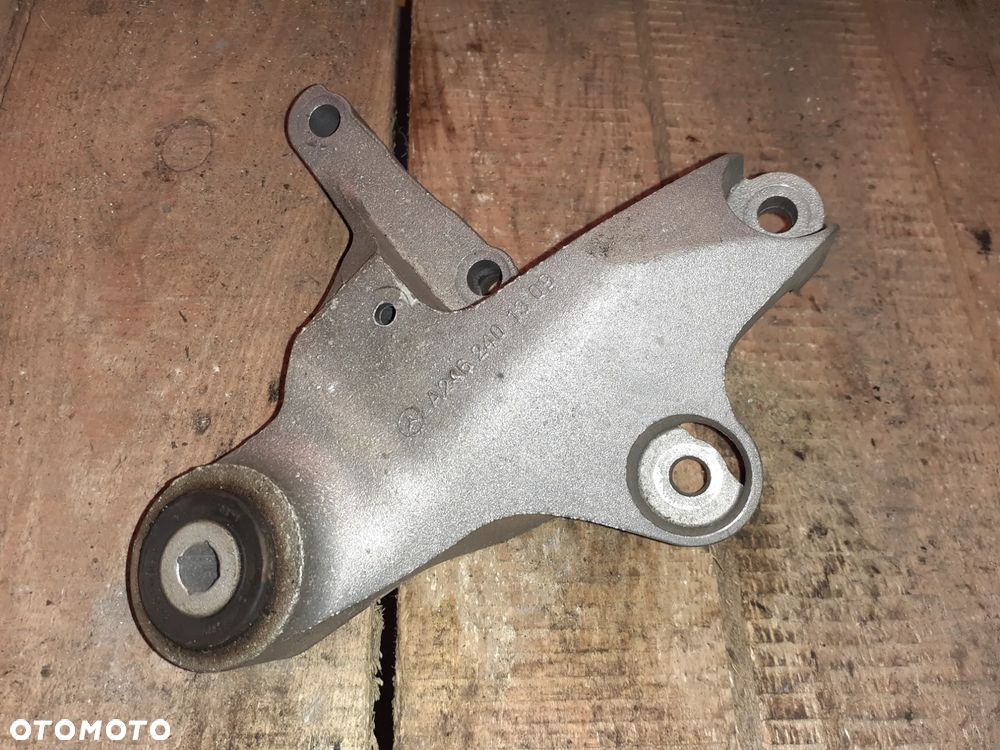 Mercedes W117 W176 W246 Łapa Silnika