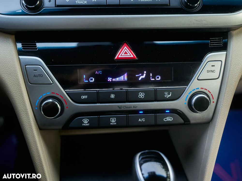 Hyundai Elantra - 26
