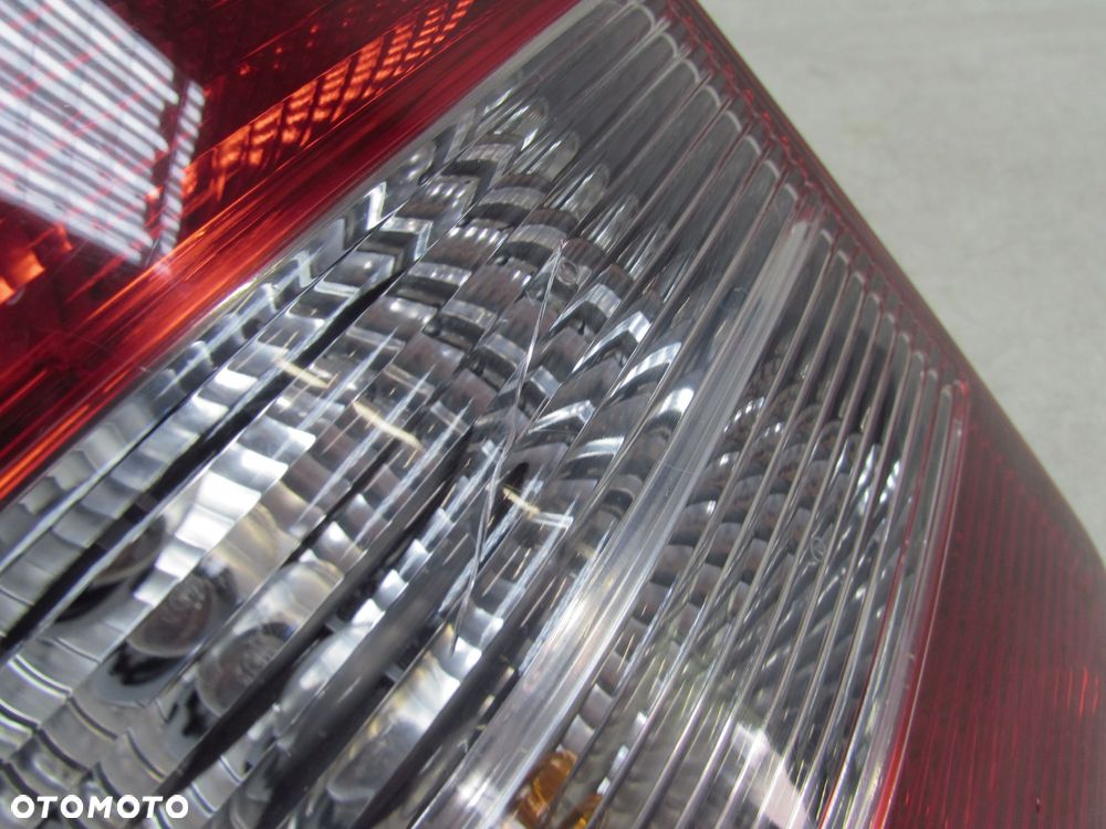 VW TRANSPORTER MULTIVAN T5 LIFT 09-15 LAMPA TYL LEWA DRZWI SKRZYDELKA 7H0945095L - 4