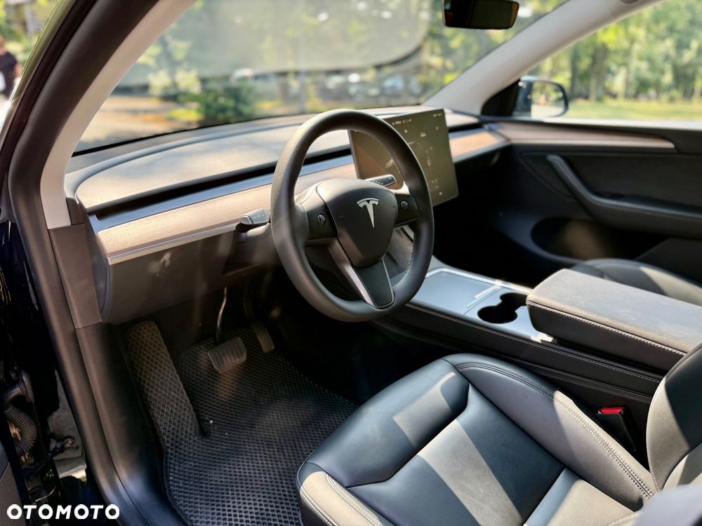 Tesla Model Y - 15