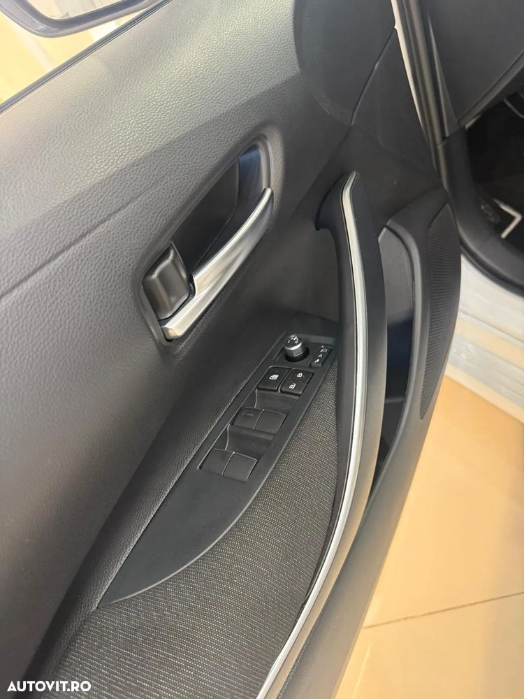 Toyota Corolla Sedan 1.8 HSD Dynamic - 12