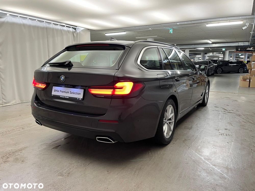 BMW Seria 5 520d xDrive mHEV sport - 12