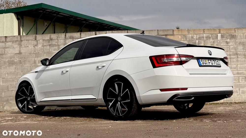Skoda Superb 2.0 TDI DSG Sportline - 9