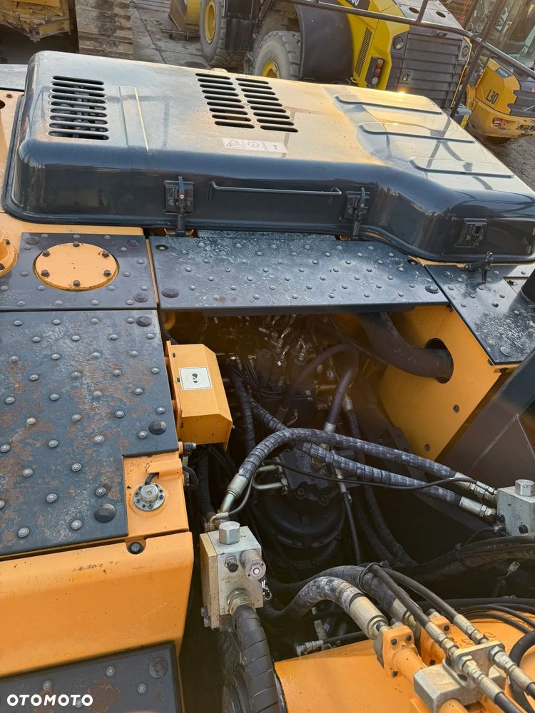 Hyundai HX 300 L - 21