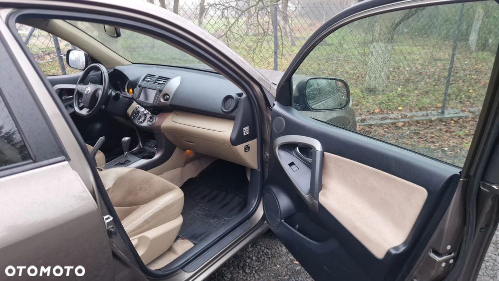 Toyota RAV4 2.0 VVT-i Prestige NAVI MS - 28