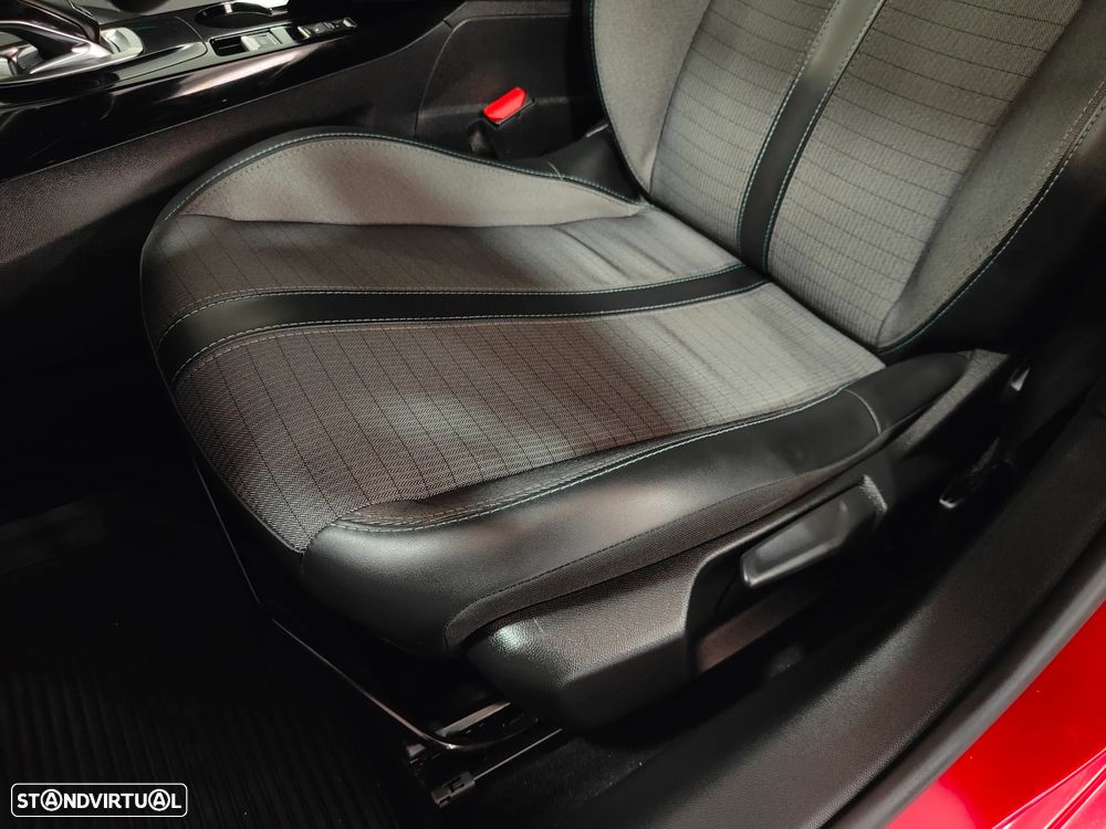 Peugeot 208 1.2 PureTech Allure EAT8 - 32