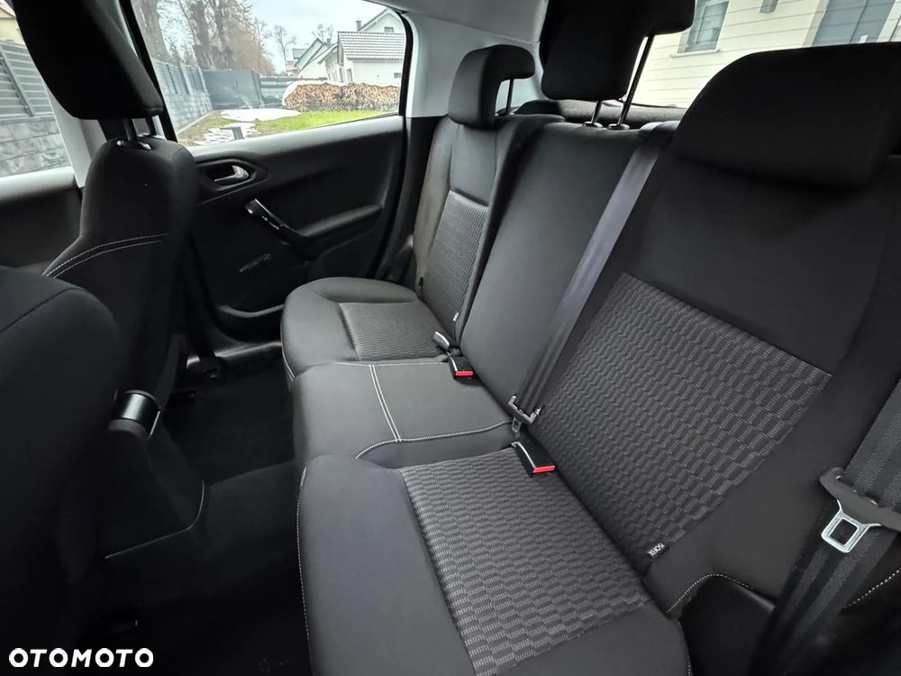 Peugeot 208 1.2 PureTech Allure S&S - 18