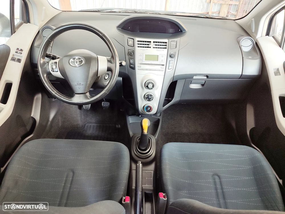Toyota Yaris 1.0 VVT-i - 4