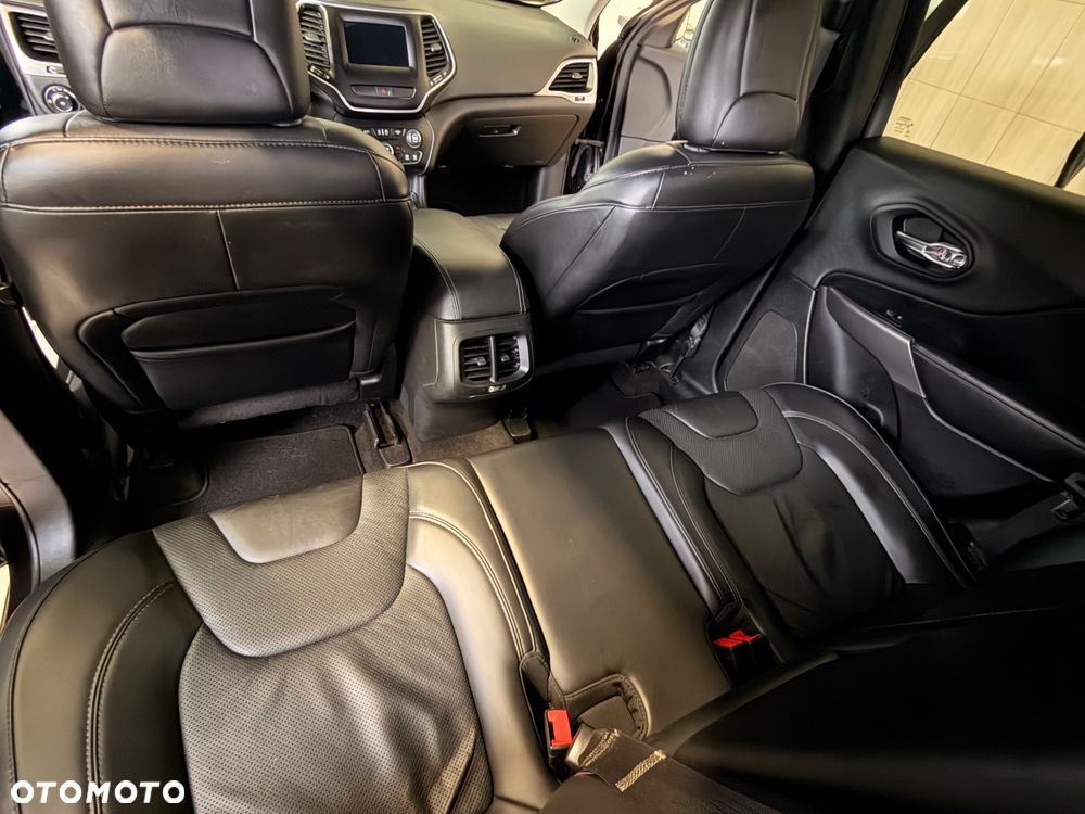Jeep Cherokee - 27