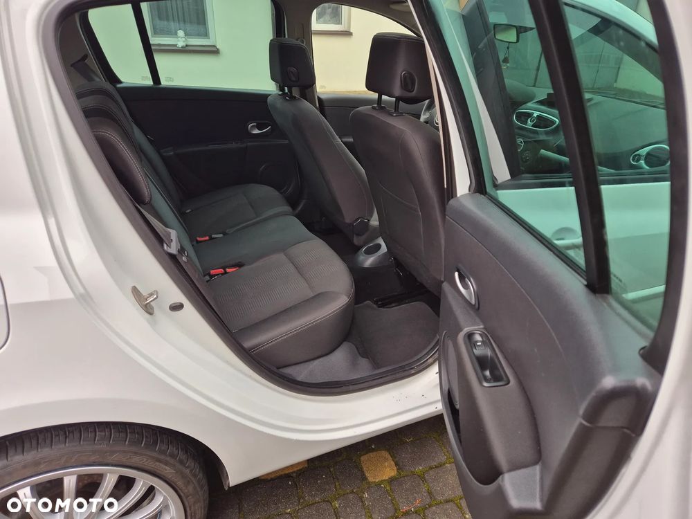Renault Clio 1.6 16V Exception - 12