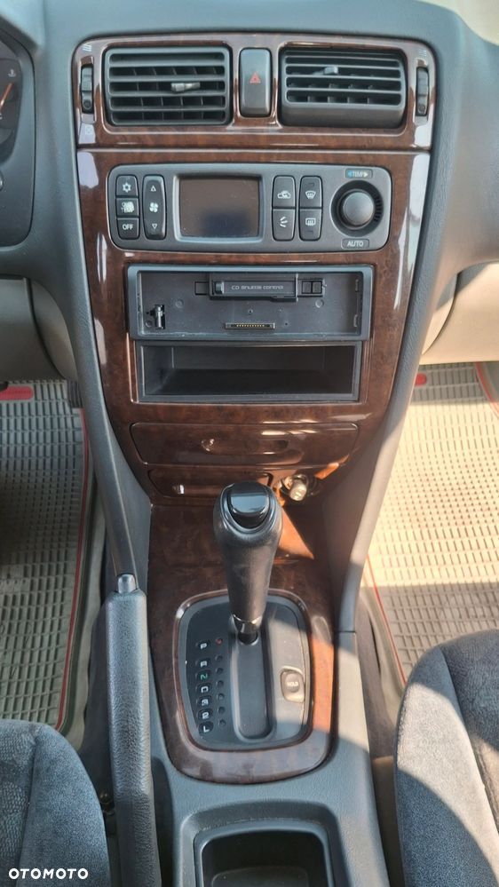 Mitsubishi Galant - 14