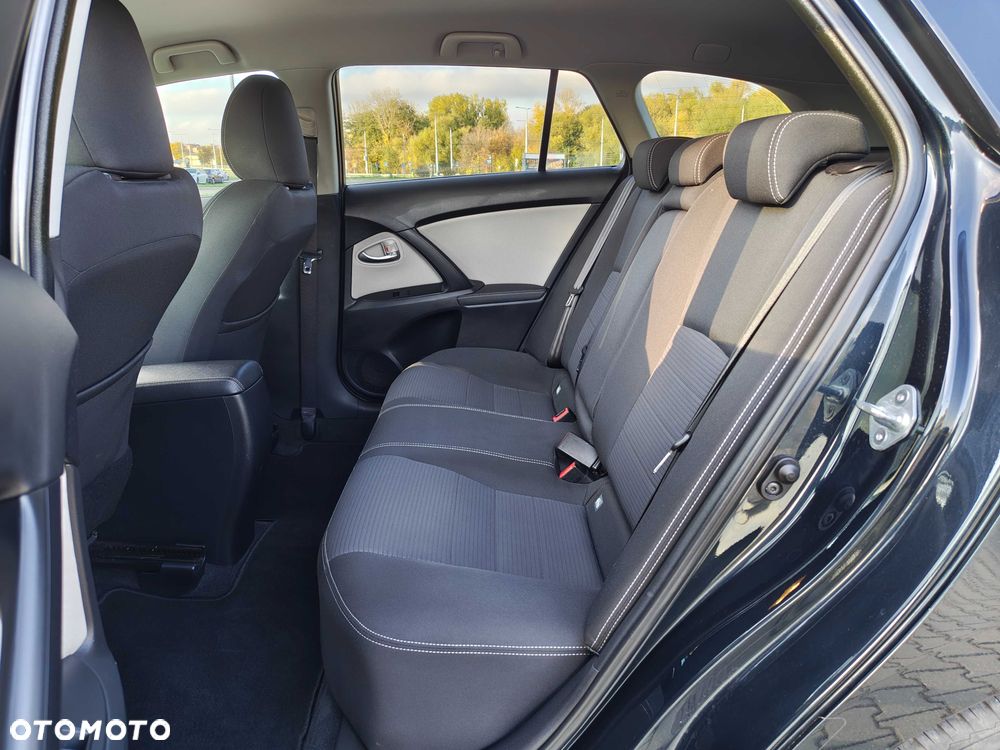 Toyota Avensis 2015 photo 4