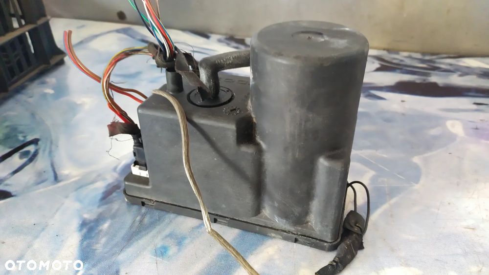 POMPKA ZAMKA CENTRALNEGO AUDI 80 B4 4A0862257A - 2