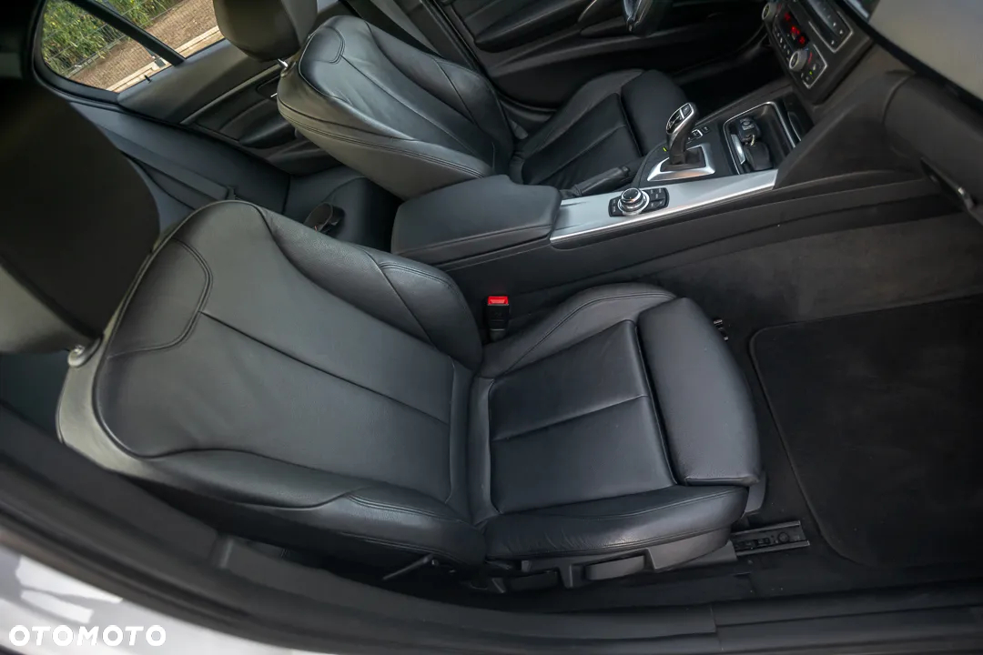 BMW Seria 3 330d xDrive M Sport - 19