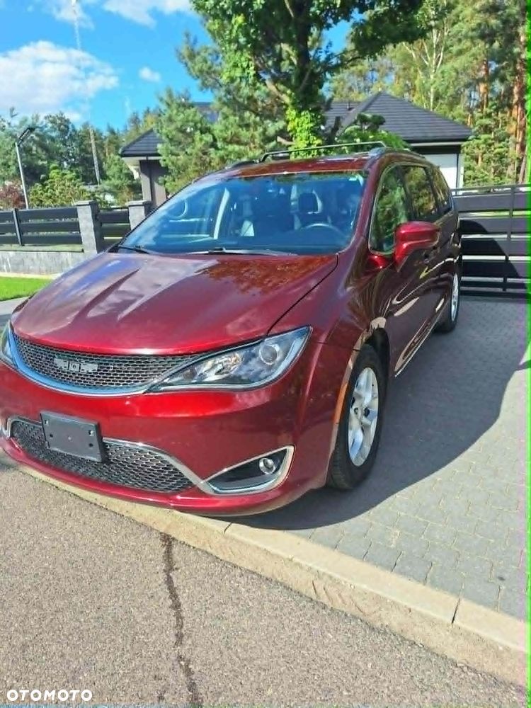 Chrysler Pacifica - 1