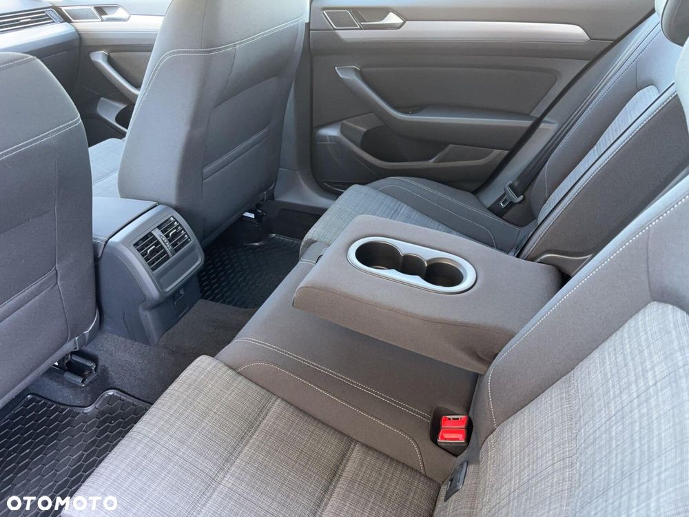 Volkswagen Passat Variant 2.0 TDI EVO Business DSG - 17