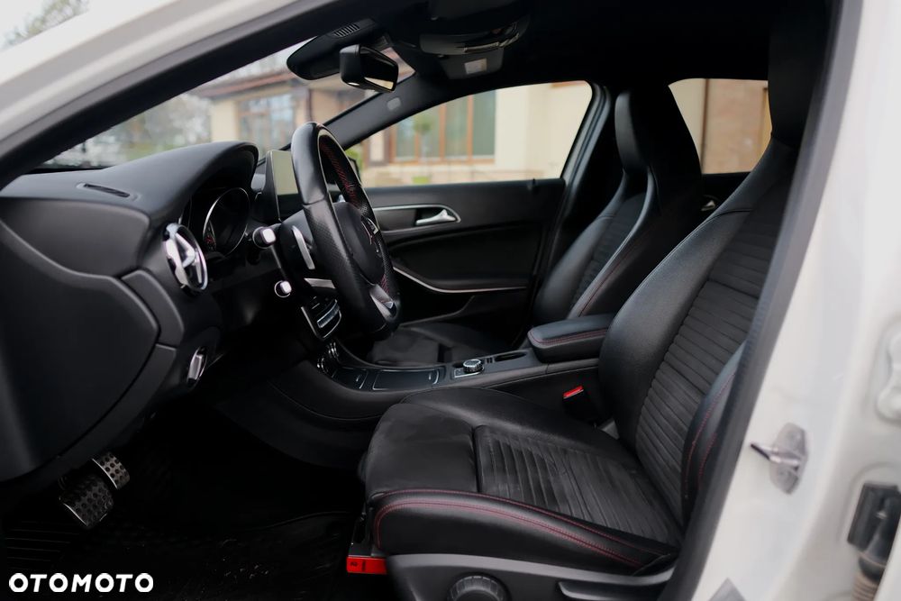 Mercedes-Benz GLA 220 4-Matic AMG Line - 16