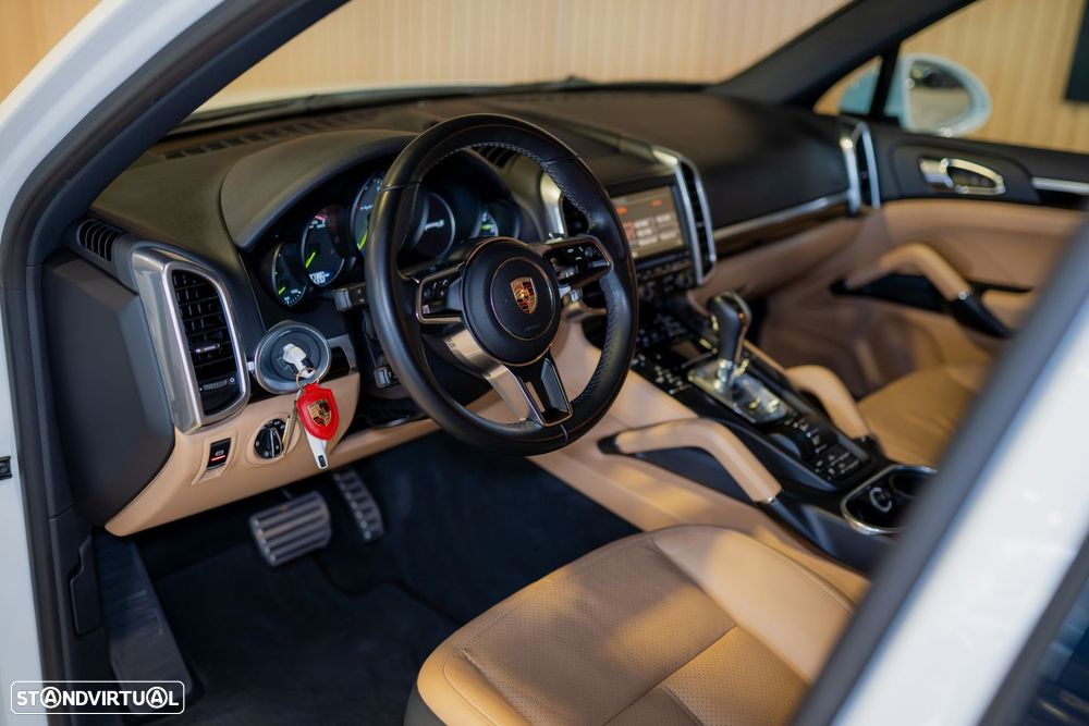 Porsche Cayenne S E-Hybrid - 2