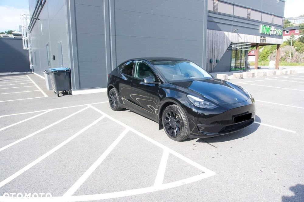 Tesla Model Y - 2