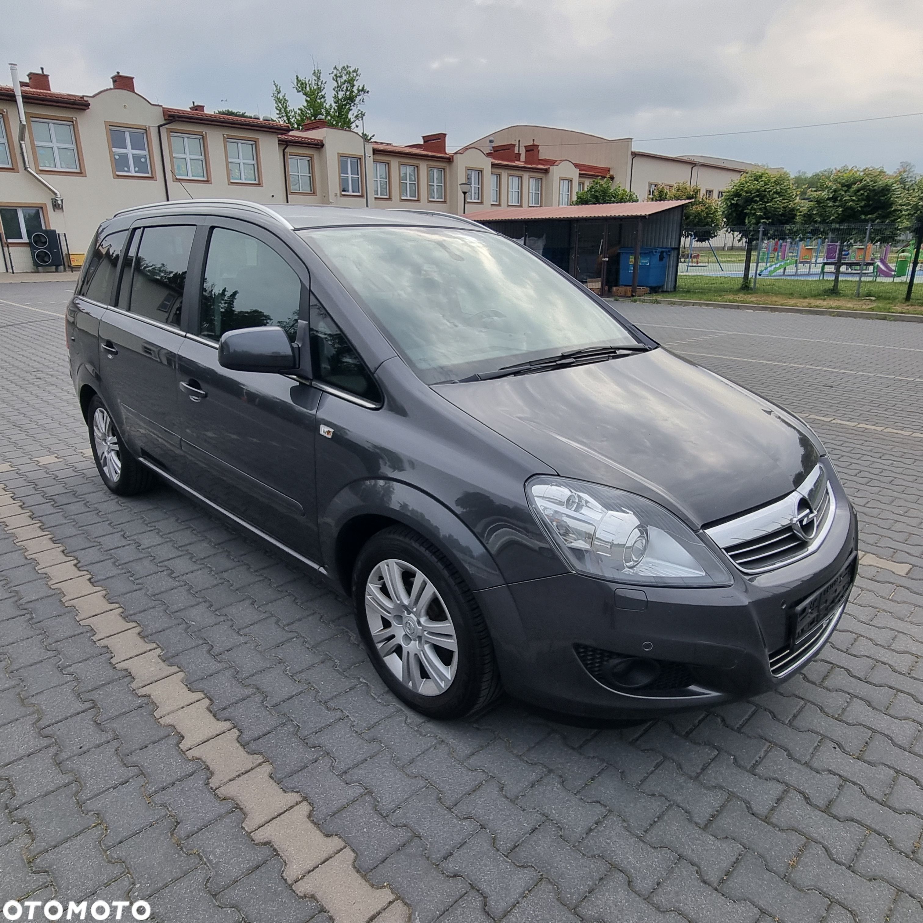 Opel Zafira 1.8 Cosmo EU5 - 1