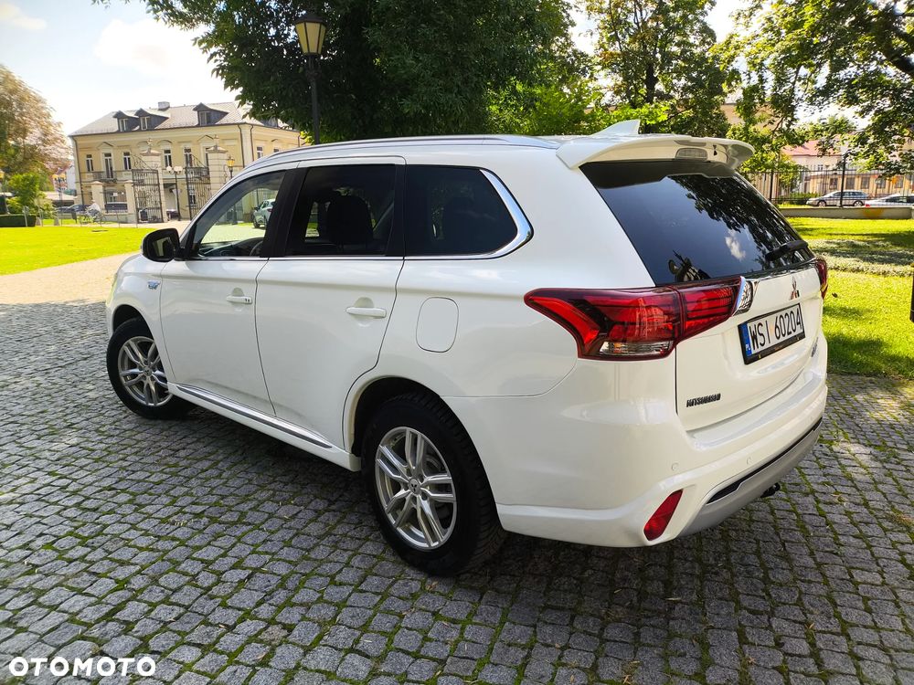 Mitsubishi Outlander 2.4 4WD - 16