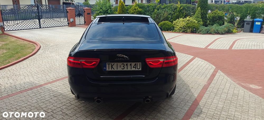 Jaguar XE 2.0 T R-Sport - 7