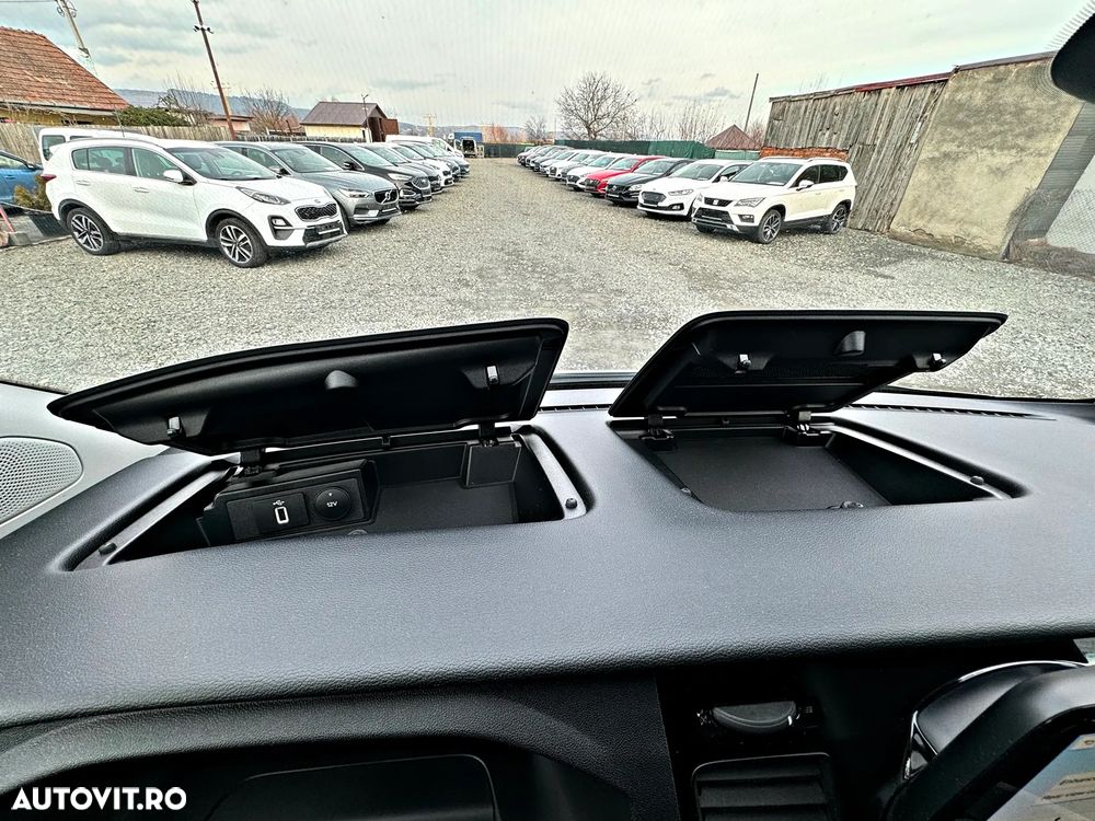 Ford Tourneo Custom 320 L2H1 VA Titanium - 25