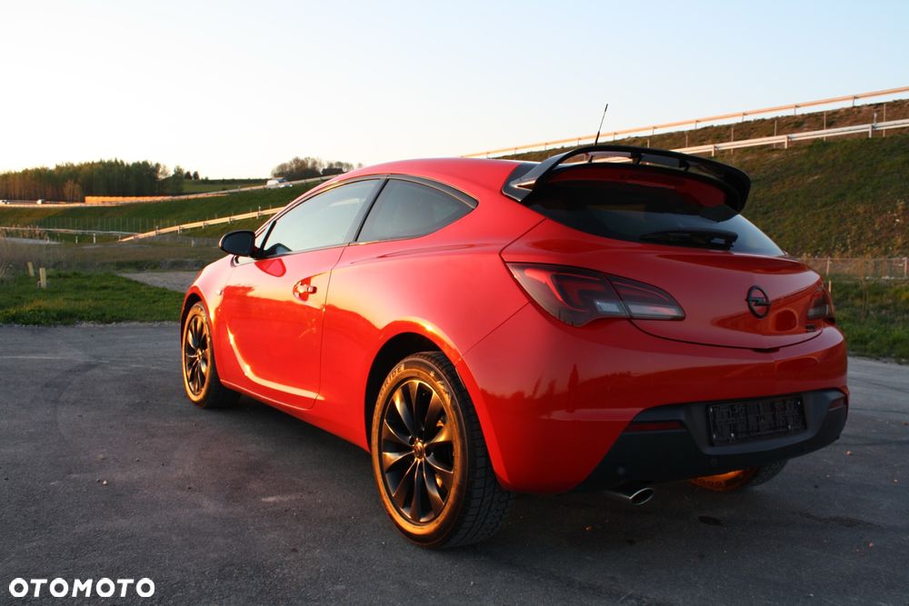 Opel Astra 1.6 Turbo Sport - 1