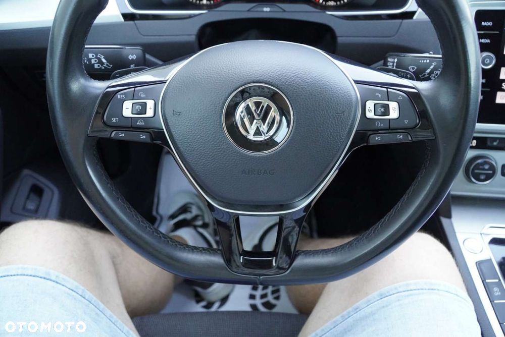Volkswagen Passat 2.0 TDI SCR DSG Comfortline - 14