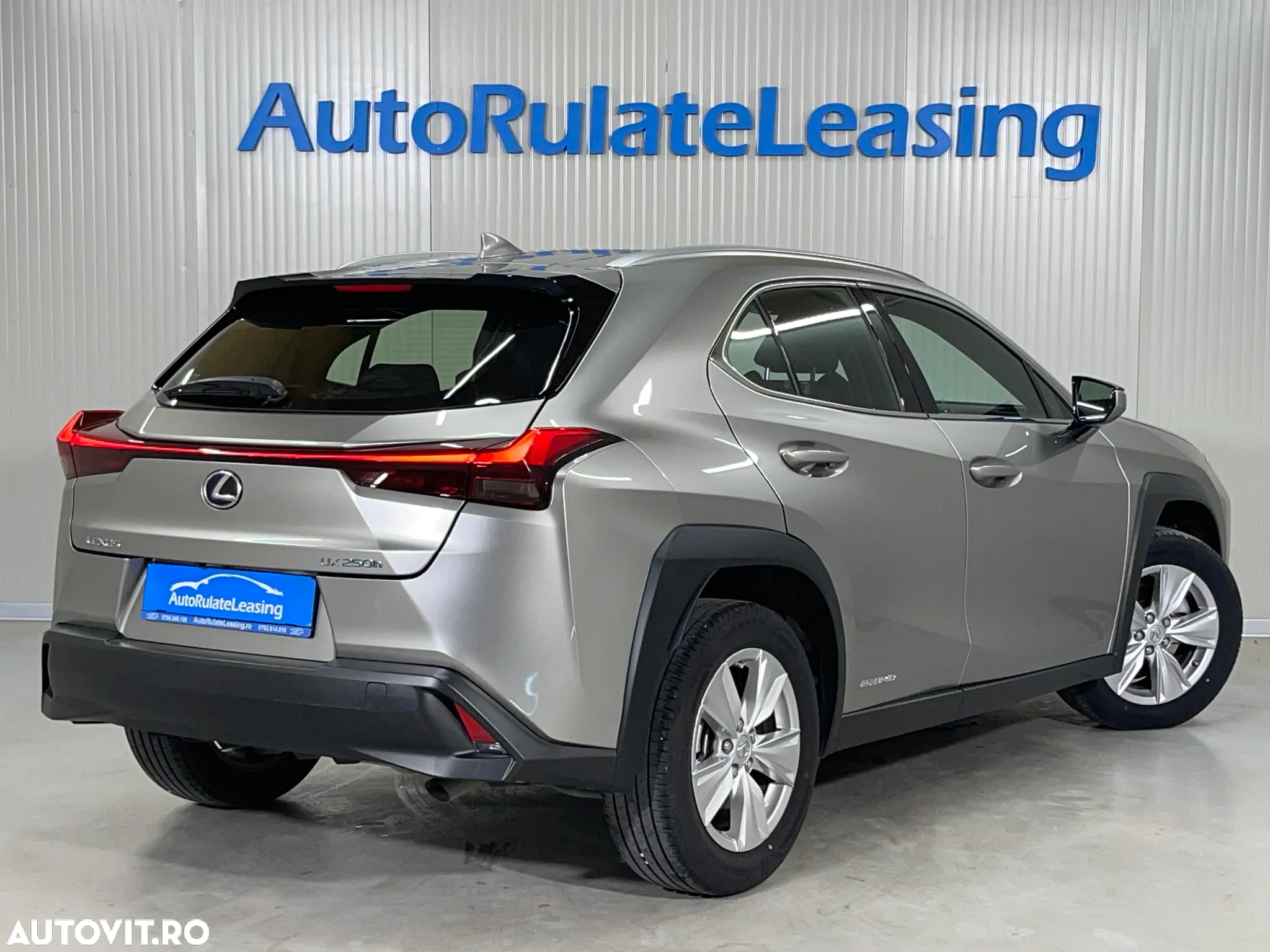 Lexus UX 250h 2.0L HEV 20H- (178 HP) 4X2 CVT Business - 3