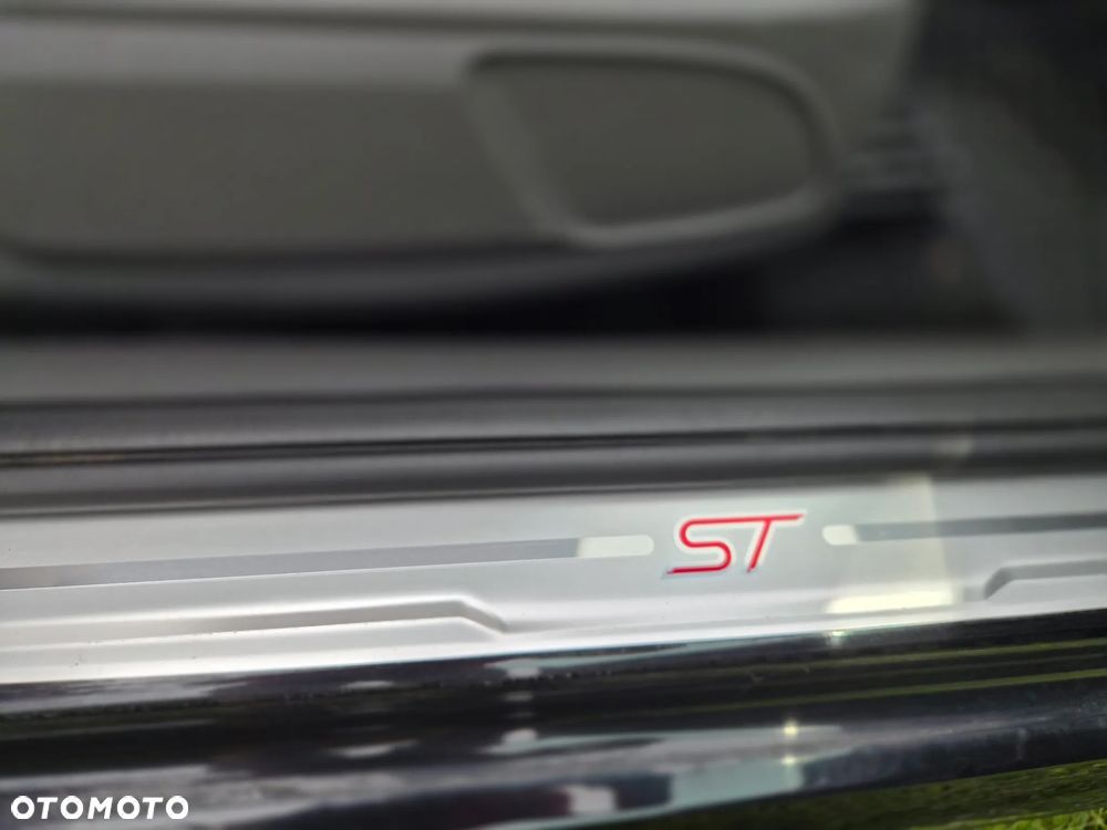 Ford Focus 2.5 ST - 16