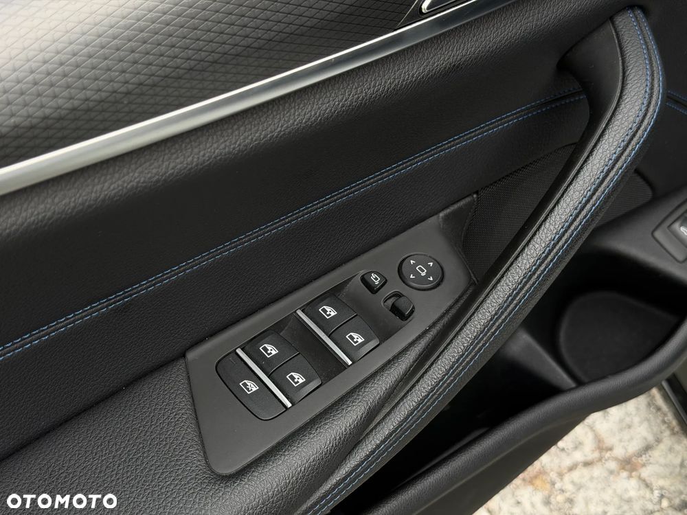 BMW Seria 5 530e - 23