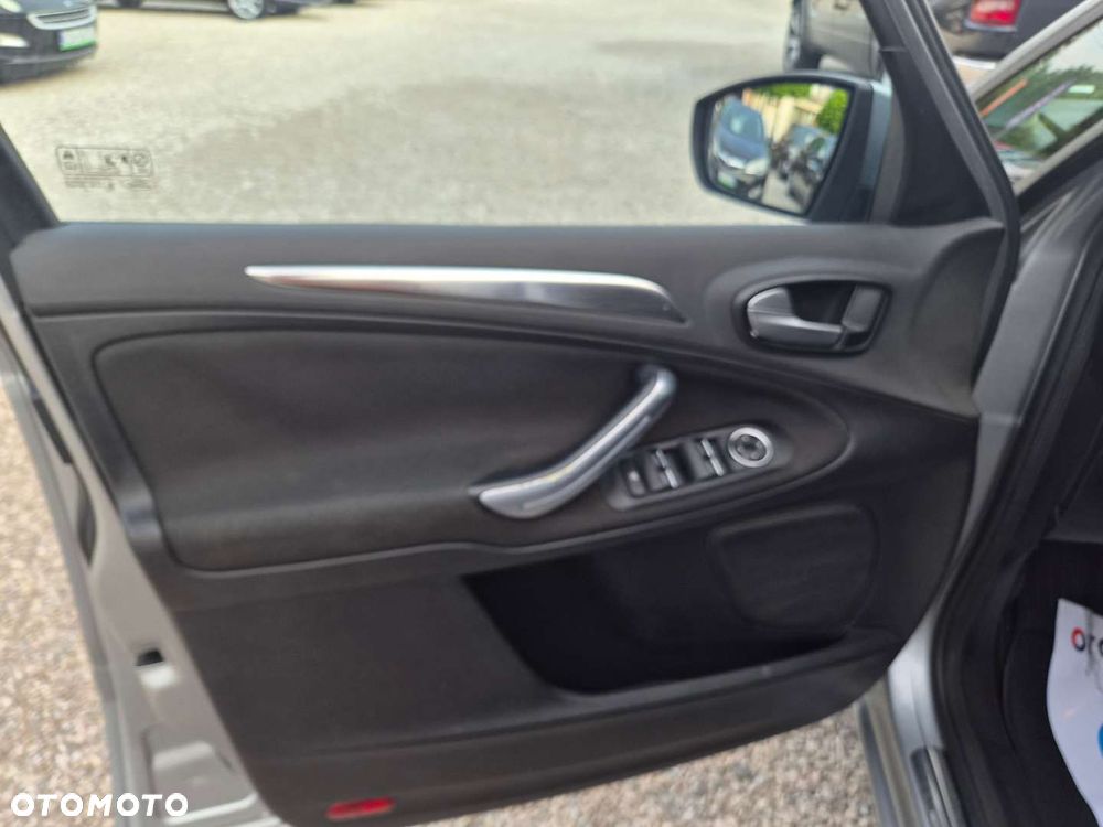 Ford S-Max - 14