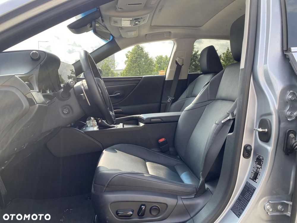 Lexus ES 300h Business Edition - 10