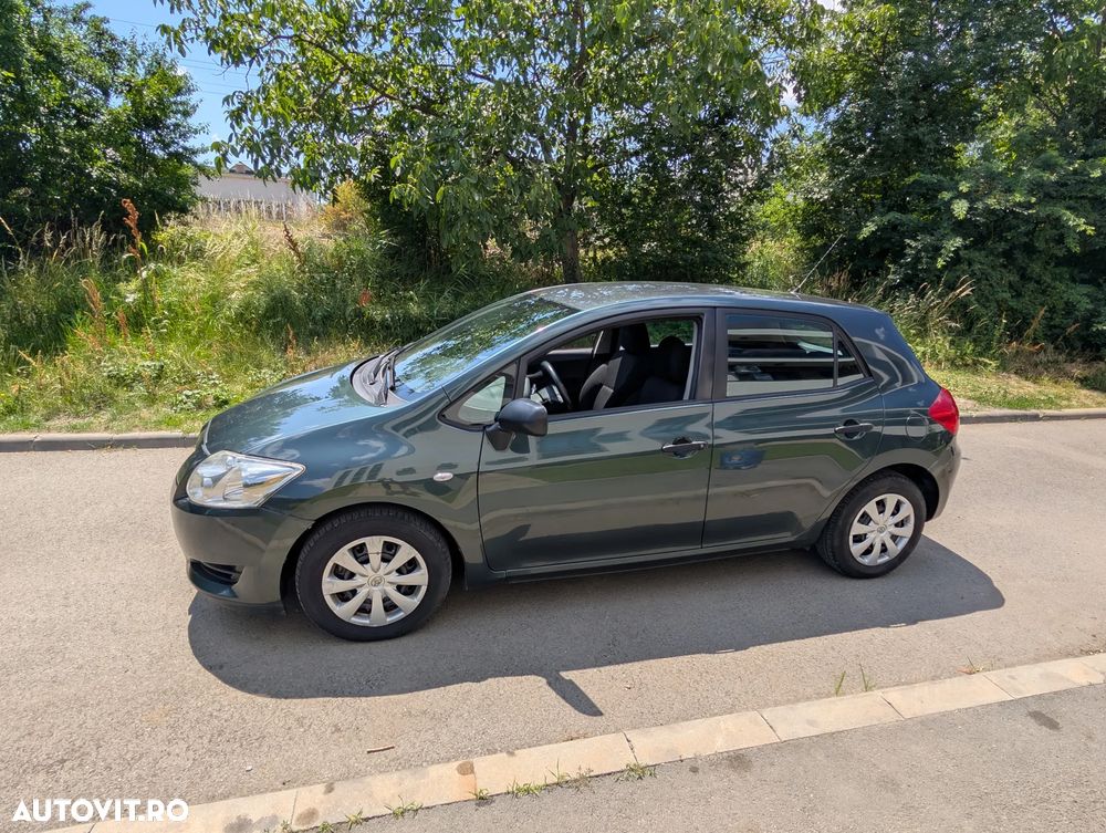 Toyota Auris 1.4 Terra - 1