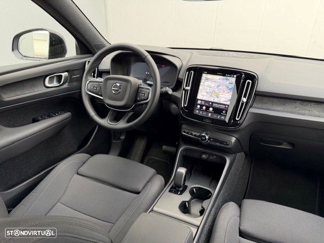 Volvo EX40 82 kWh Single Motor Extended Range Black Edition - 3