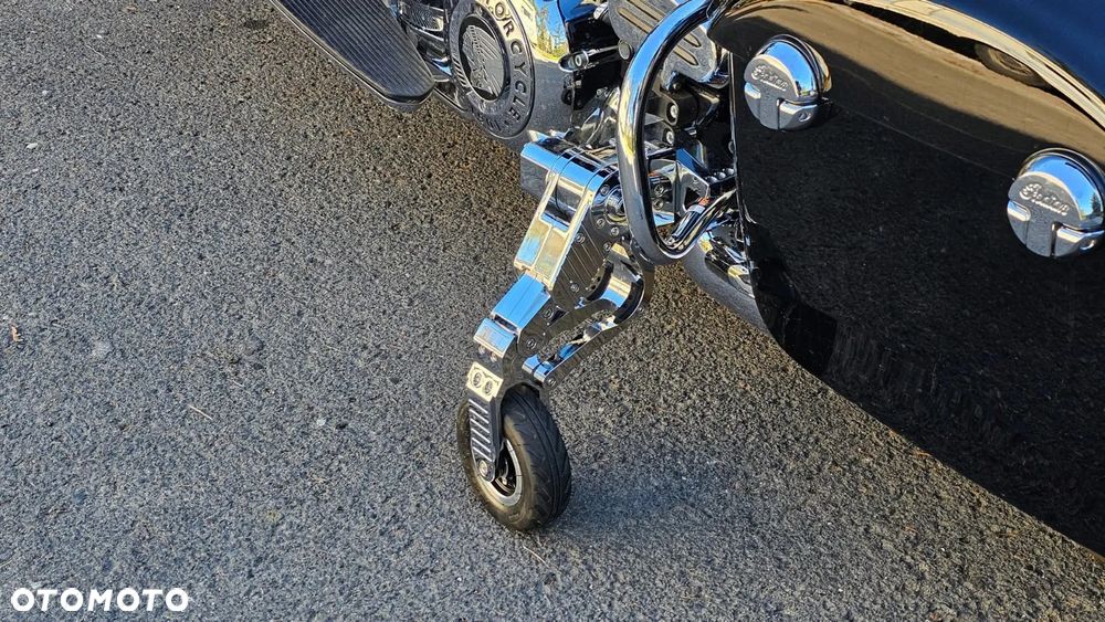 Indian Roadmaster - 8