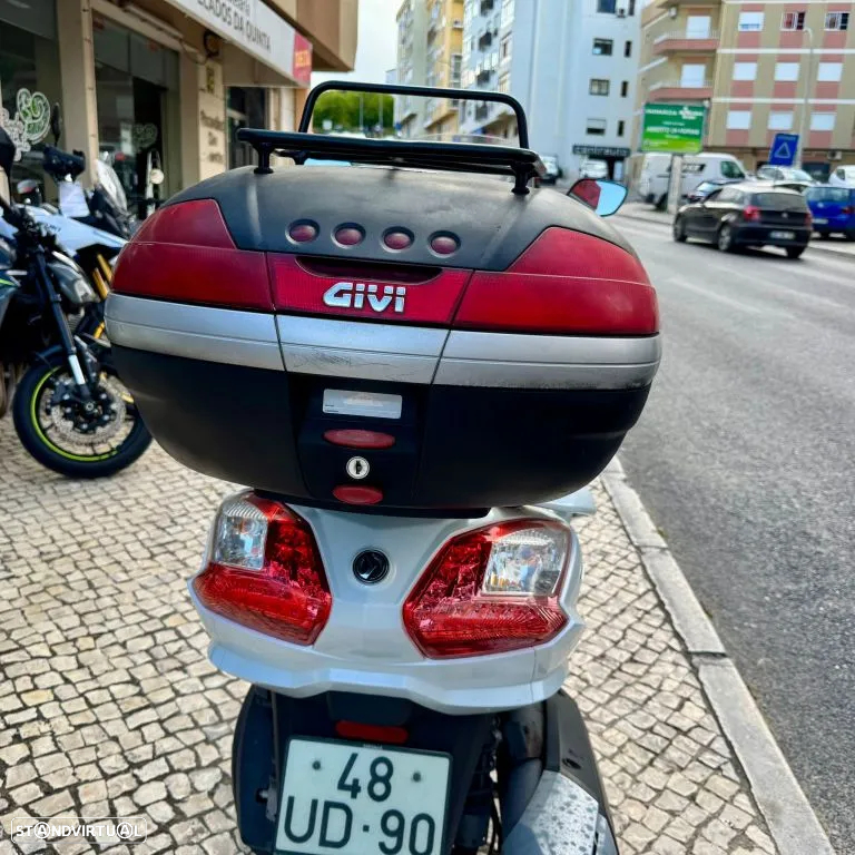 Sym MAXSYM 600 - 16