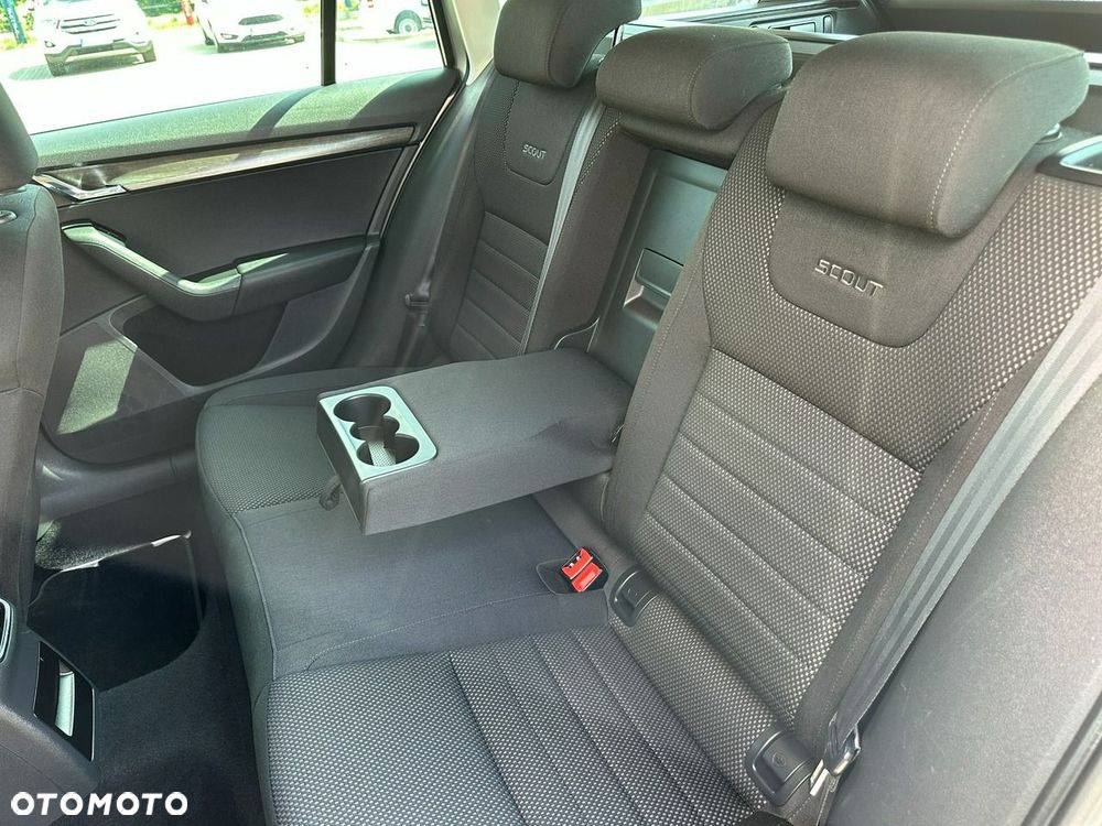 Skoda Octavia Scout 2.0 TDI 4x4 DSG - 15