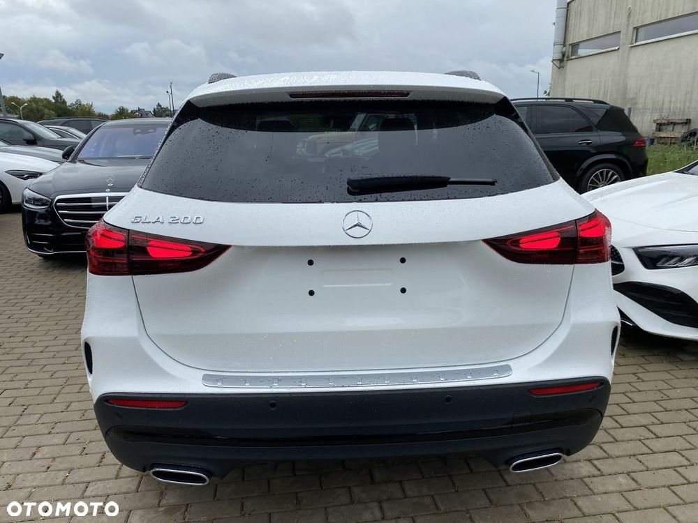 Mercedes-Benz GLA - 3